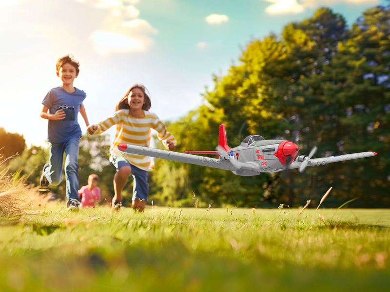 VOLANTEXRC P-51D Mustang Avión para principiantes de 2 canales con estabilizador giroscópico (762-3) RTF